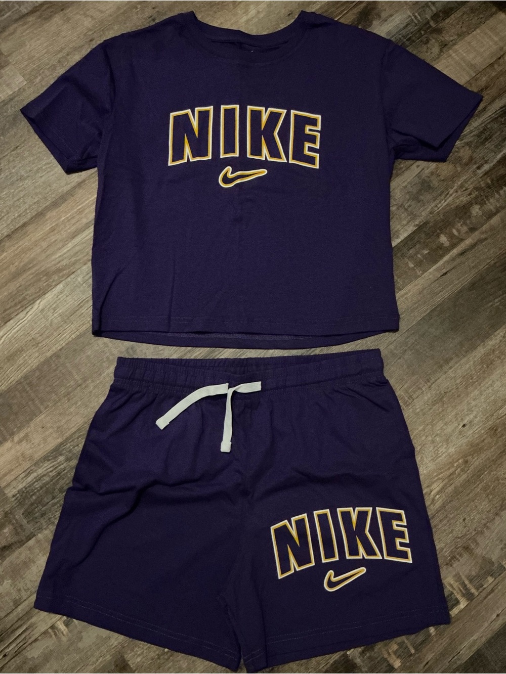 Two Women’s Nike Set - Picture 2 of 5
